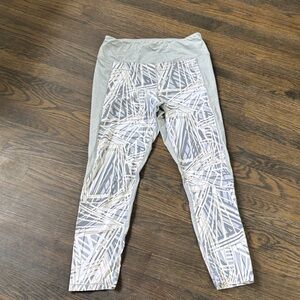 Calvin Klein Gray and White woman’s Leggings
